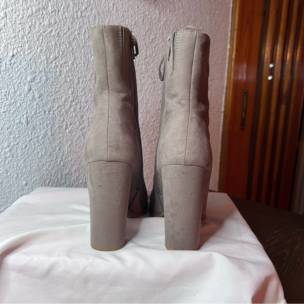 Carlos Santana faux  suede boots - Picture 4 of 6